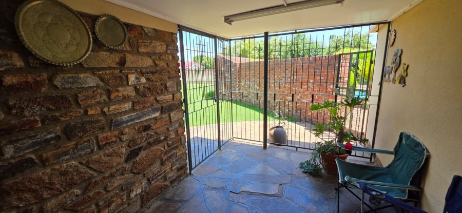 8 Bedroom Property for Sale in Meiringspark North West